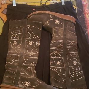 Womens suede boots e stitching